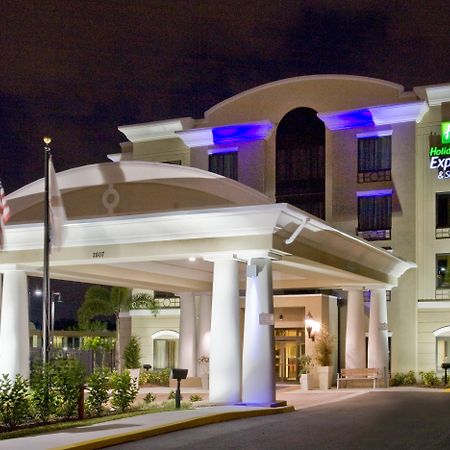 Holiday Inn Express Hotel&Suites Tampa-USF-Busch Gardens, an IHG Hotel Exterior foto